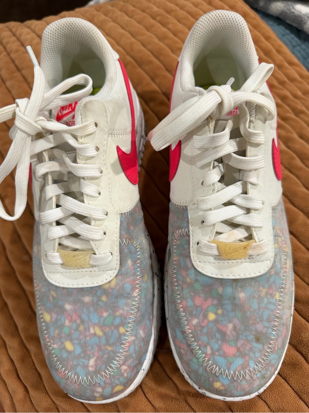 Nike White & Pink Patterned Casual Shoes
